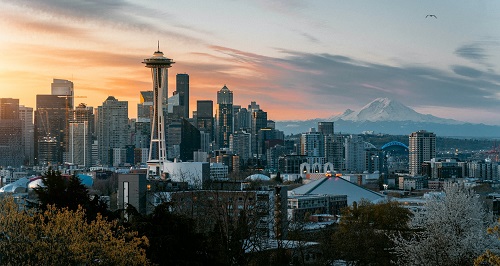 Seattle látképe többek között a jellegzetes Űrtű nevű toronnyal