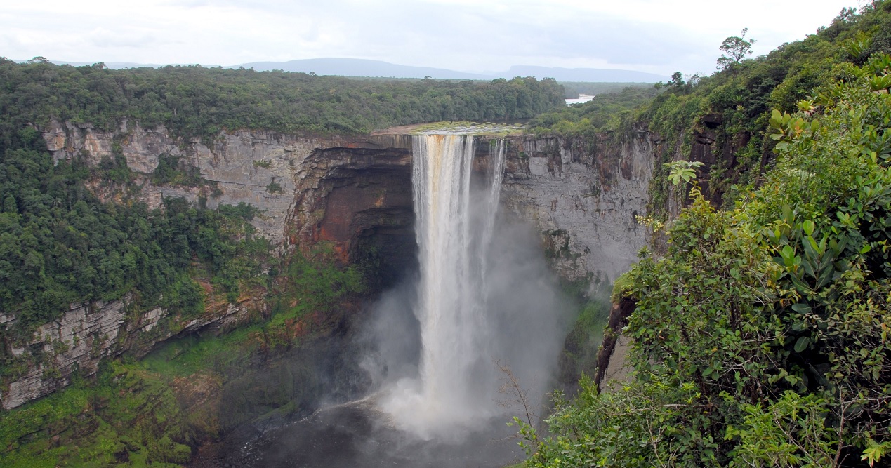 A guyanai Kaieteur-vízesés (illusztráció)