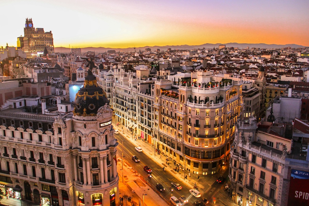 A híres madridi Gran Vía út (illusztráció)