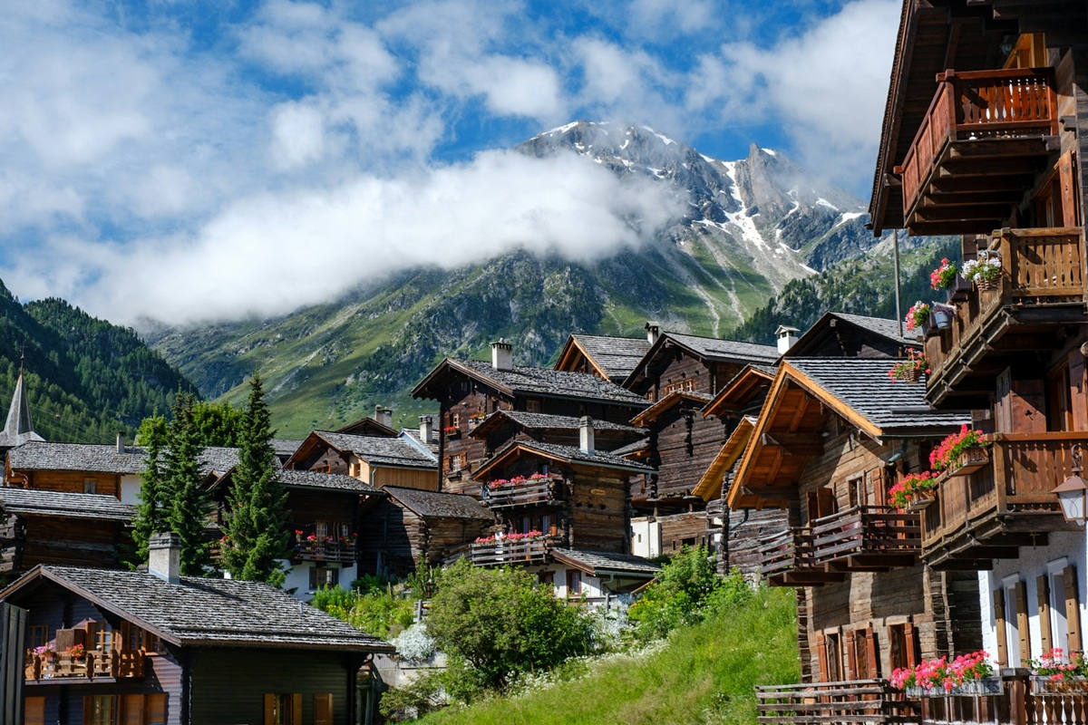 Jellegzetes svájci tájkép (Grimentz) (illusztráció) Jellegzetes svájci tájkép (Grimentz) (illusztráció)